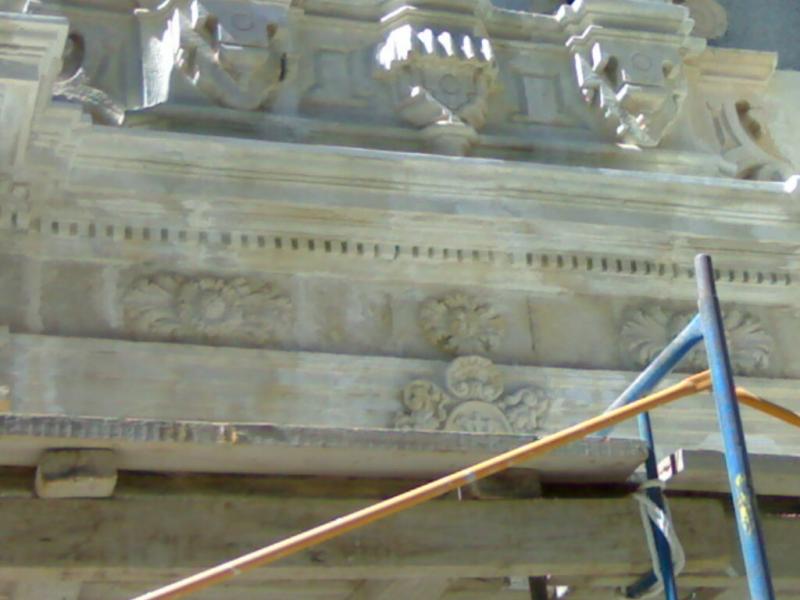 Cornisa de piedra de la Fachada